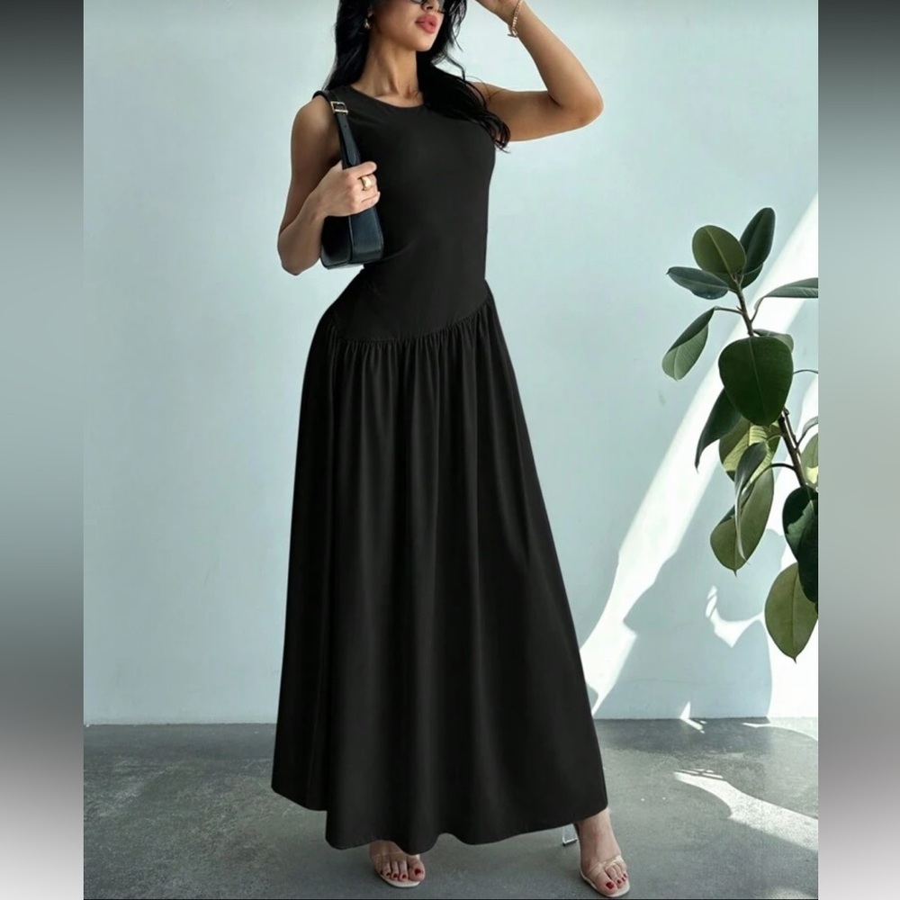 Sleeveless Black Maxi Dress - Classic Elegant Silhouette - Picture 3 of 5